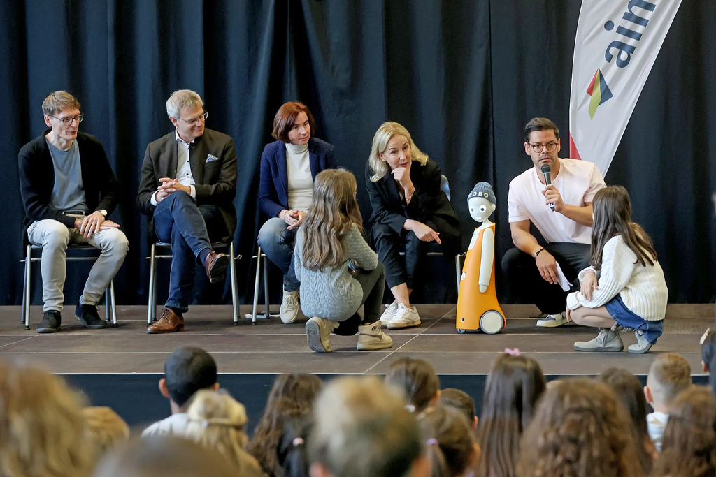 Heilbronn-Aim_Navel_Showcase